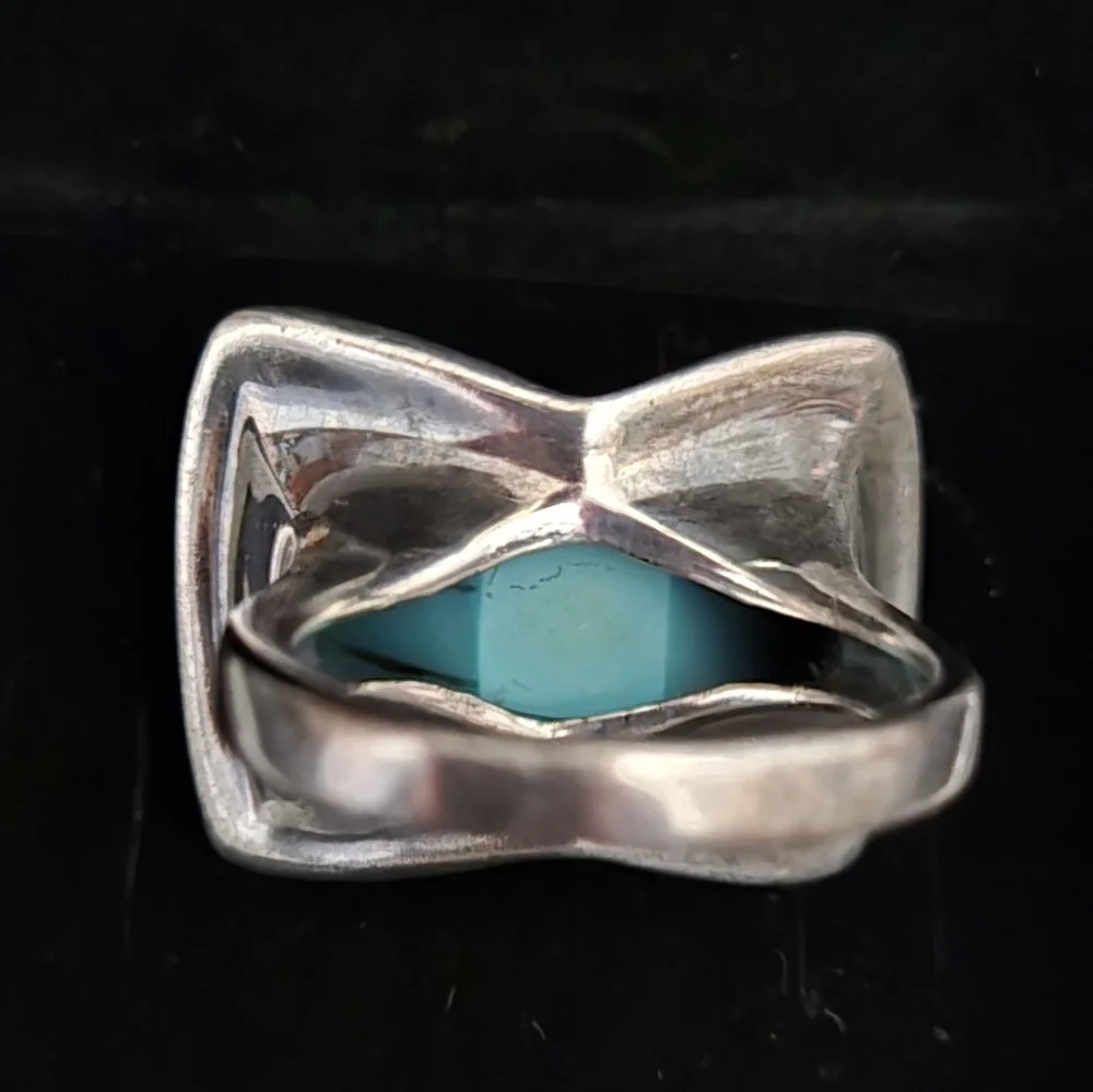 Elegant Silver and Turquoise Ring Size 6 - Picture 3 of 5